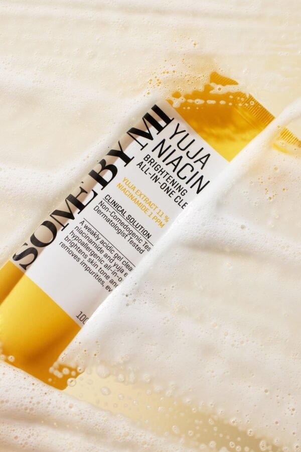 Some By Mi - Yuja Niacin Brightening All-in-one Cleanser - 100ml – Image 3