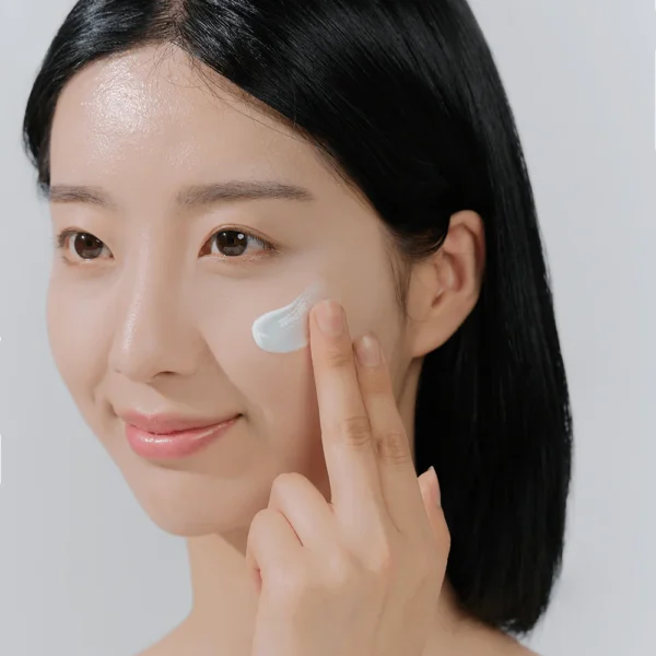 Skin1004 -Madagascar Centella Hyalu-Cica Water-Fit Sun Serum - 50ml – Image 4